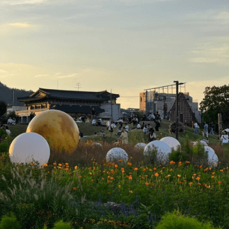 20:00 仁寺洞を巡る ソルリンソンヒョン緑地広場（열린송현 녹지광장） 이미지 3