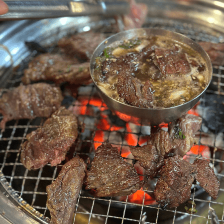 夕ごはんは、ドラム缶式焼肉屋さんで - 画像 1
