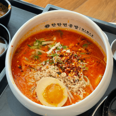 韓国風担々麺を楽しむ - 画像 1