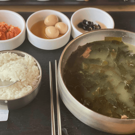 チムジルバン内の食堂でランチ - 画像 2