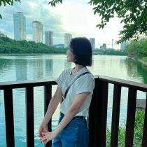 ランドマークの湖の周りを散歩する - 画像 3