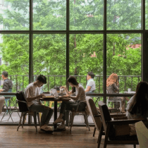 雰囲気抜群な都会のオアシスカフェ - 画像 2