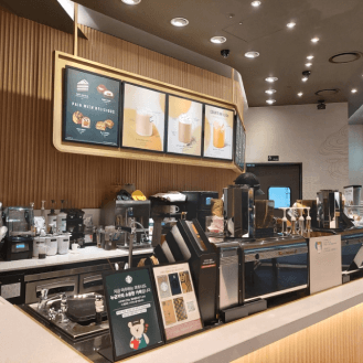 19:30 夜カフェを楽しむ STARBUCKS COFFEE 海雲台エックスザスカイ店（해운대 엑스더스카이점）