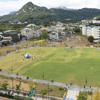 20:00 仁寺洞を巡る ソルリンソンヒョン緑地広場（열린송현 녹지광장）