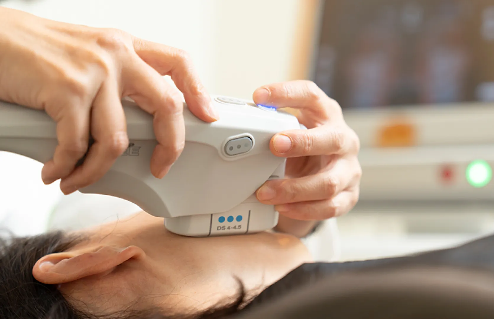 『外科手術並み』とも言われるほどのリフトアップ効果＋肌再生効果あり