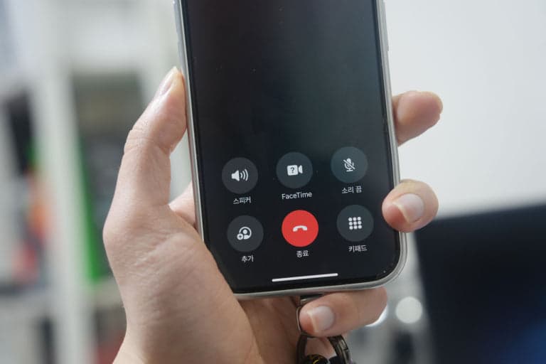 移動中に高確率で電話している人を見かけます