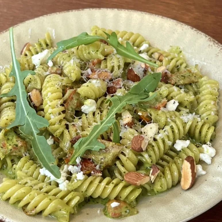 ほうれん草のねじれパスタ