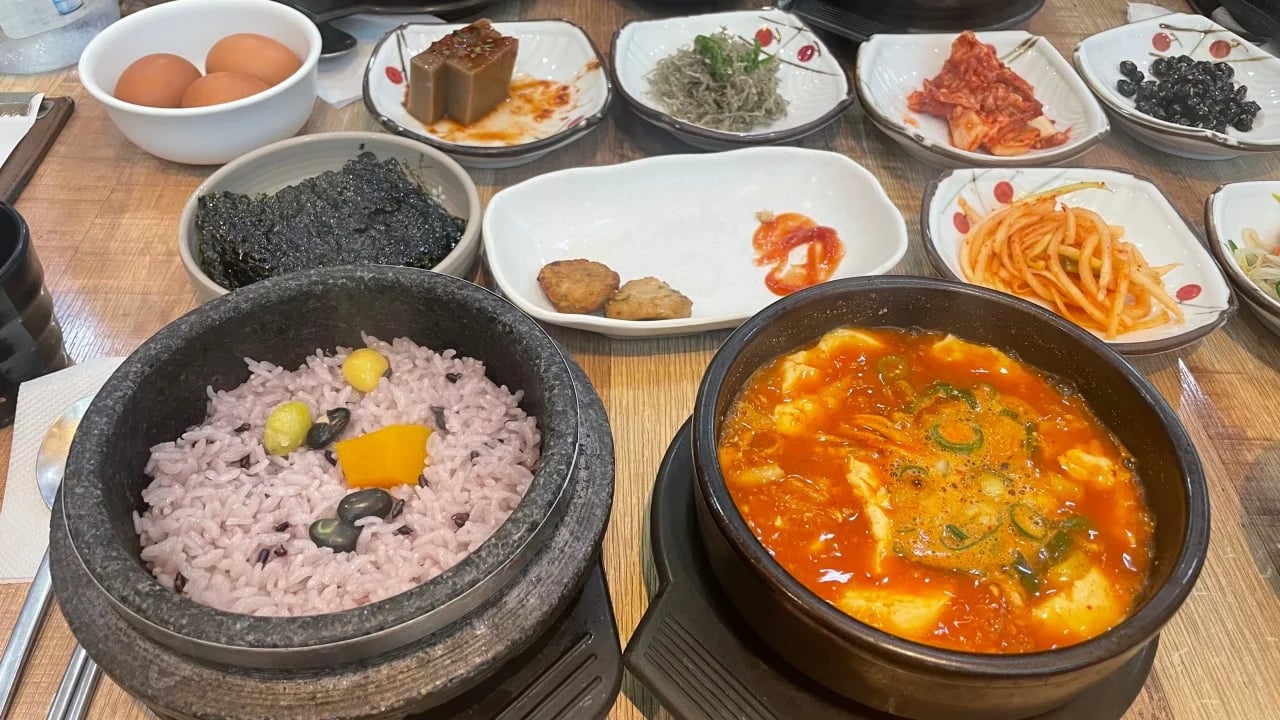 一品スンドゥブ 連動店 배경 이미지