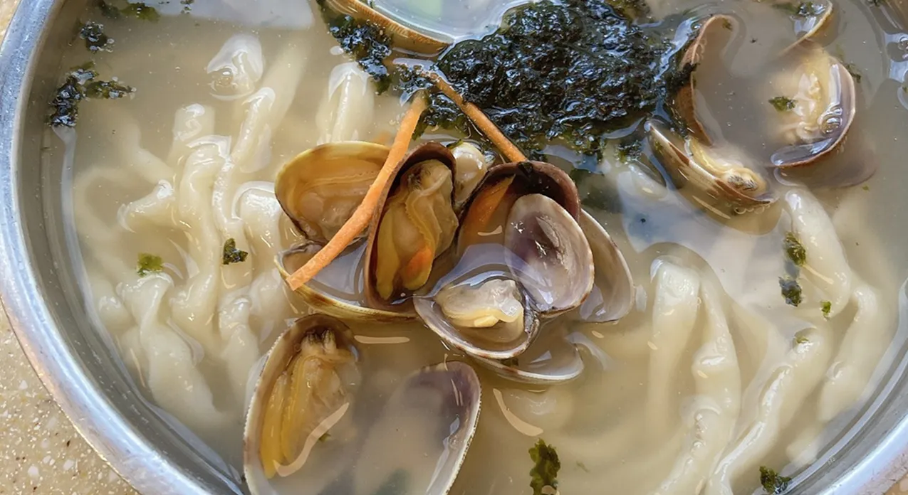 おいしいと噂のコシの効いたカルグクス