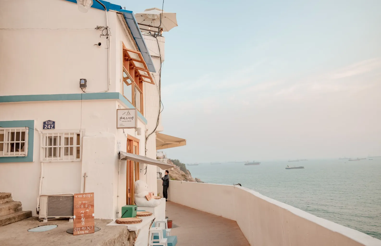 韓国のサントリーニ(ギリシャ)と呼ばれる壁画村