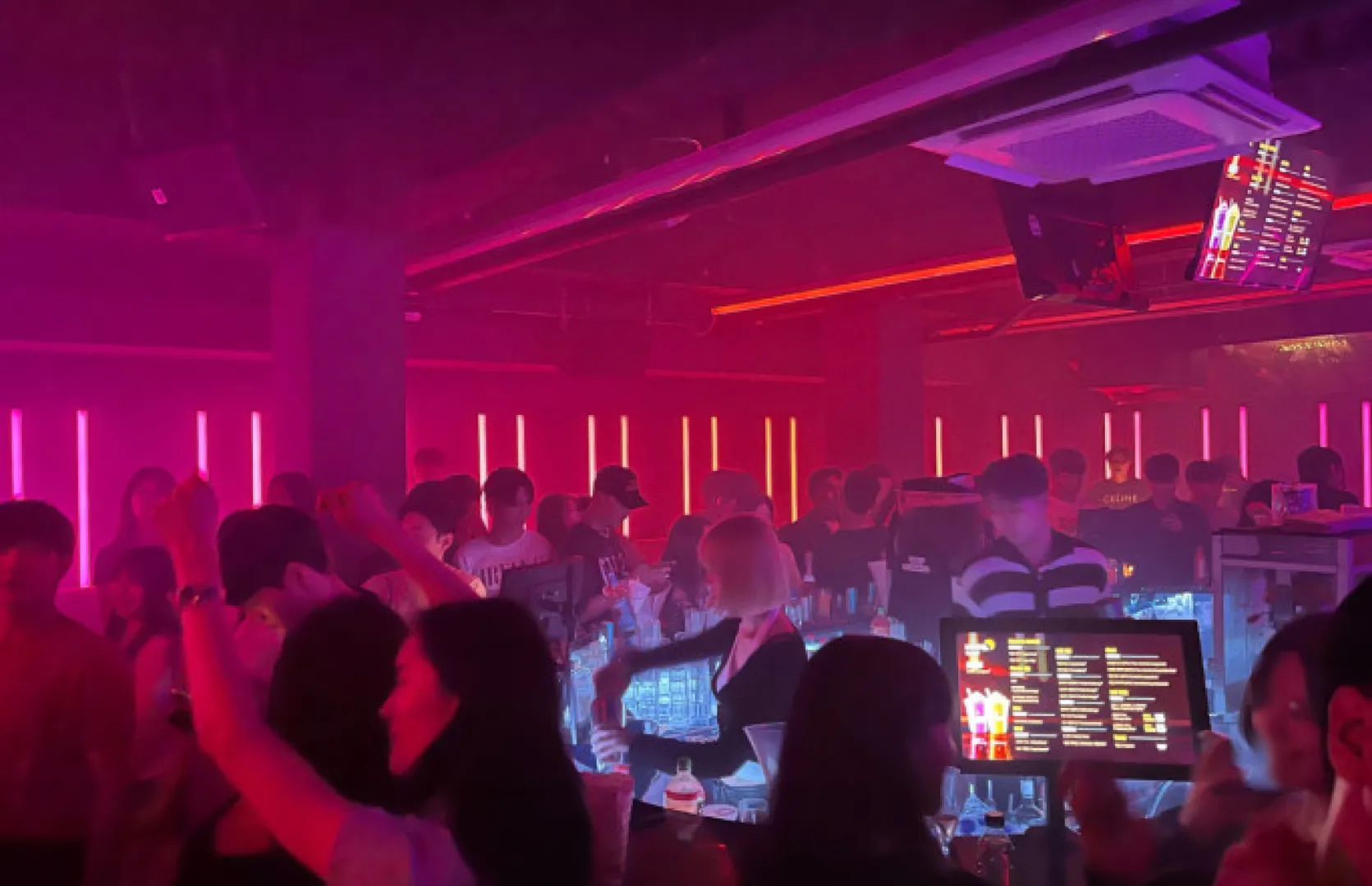 狎鴎亭にある美男美女が多いクラブ