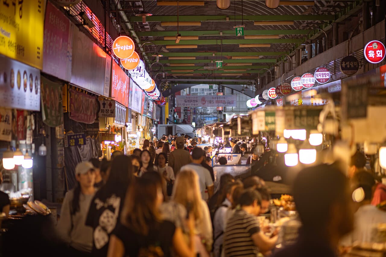 屋台での食べ歩きや地下街ショッピングでも現金が必要です。