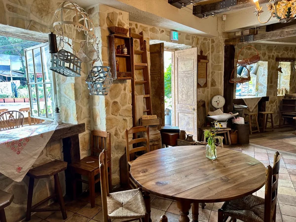 南フランスの田舎をモチーフにしたデザイン