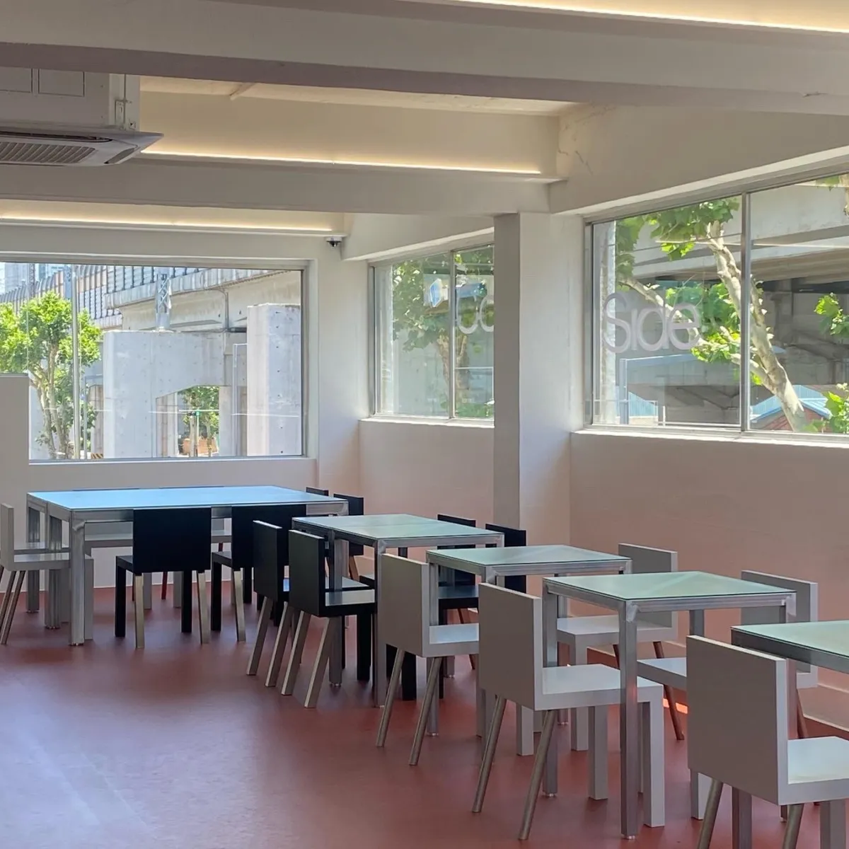 聖水エリアの中では数少ない静かなカフェ