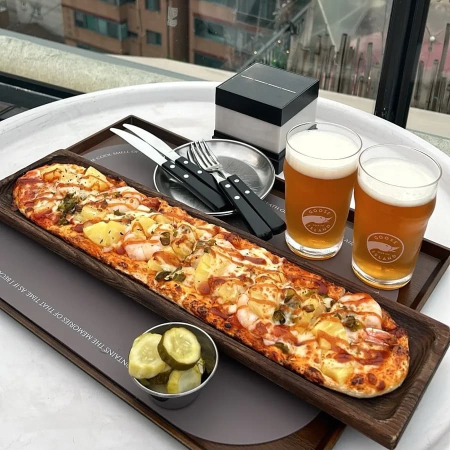 サクッモチッの食感がたまらないピザ