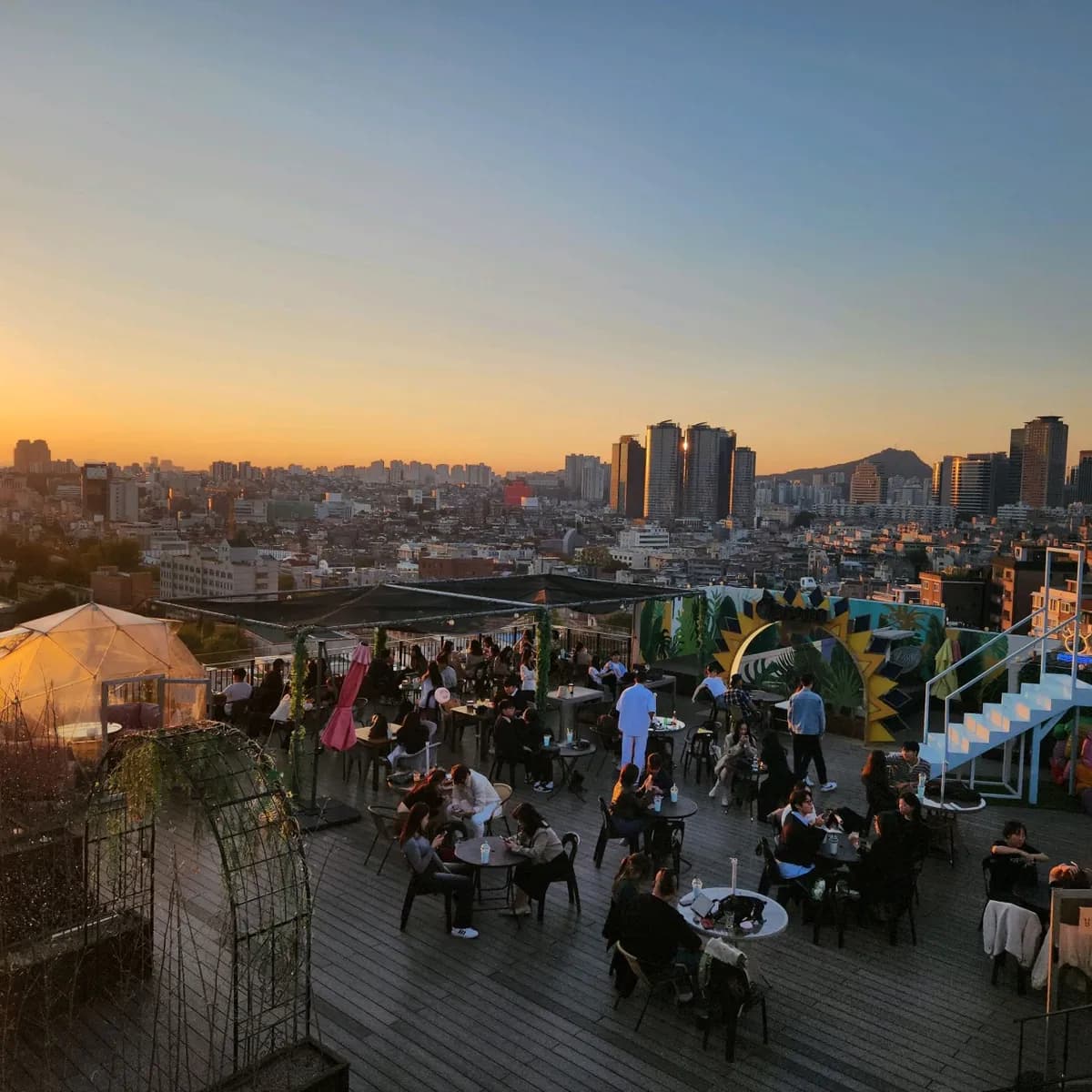 昔ながらのレトロな雰囲気の街並み