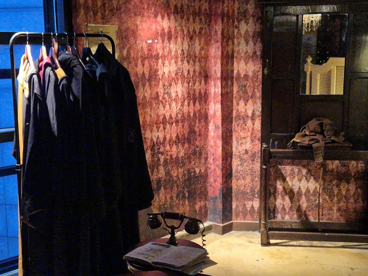 憧れのローブとマフラーで主人公になりきれる