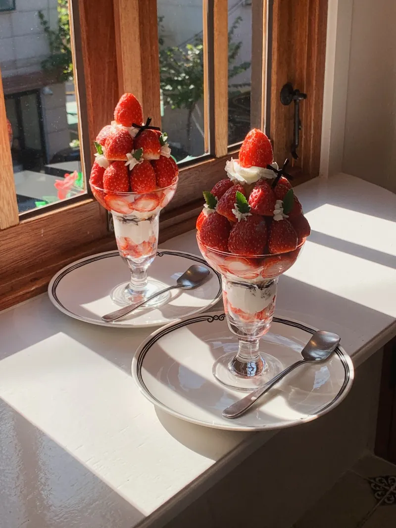 いちごパフェ