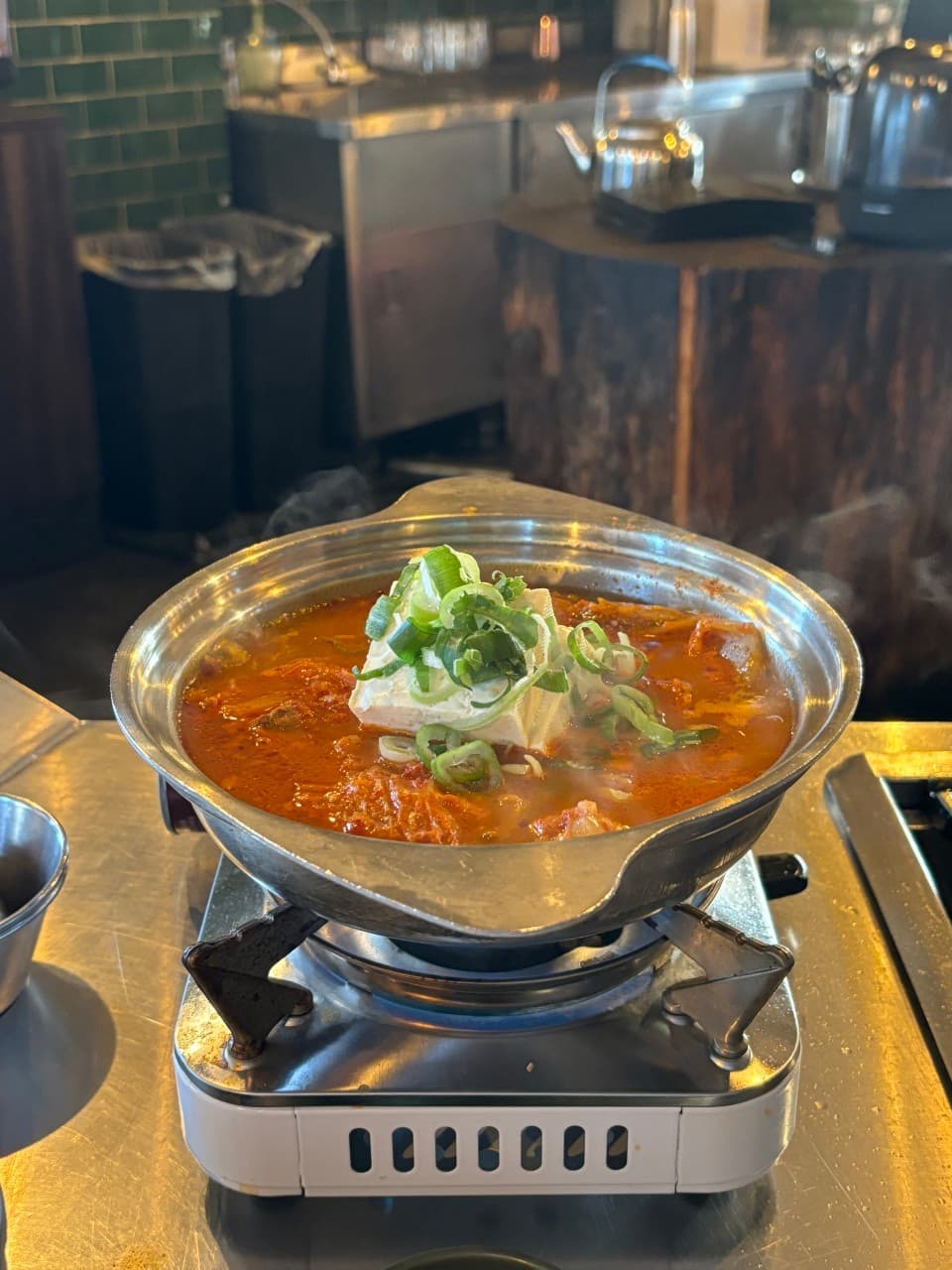 濃厚でコクのあるキムチチゲも絶品!