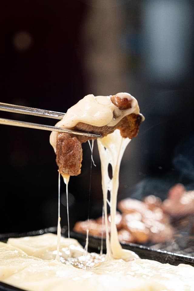 チーズ×お肉がたまらない美味しさ