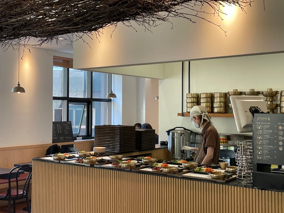 セルフサービスでコスパ良く提供