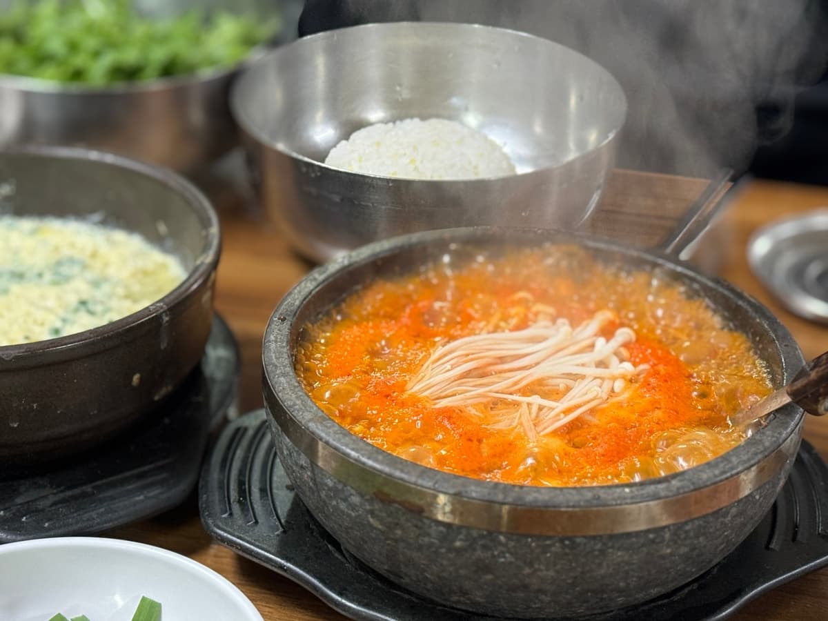 この味がクセになる!旨みたっぷりの「納豆チゲ」