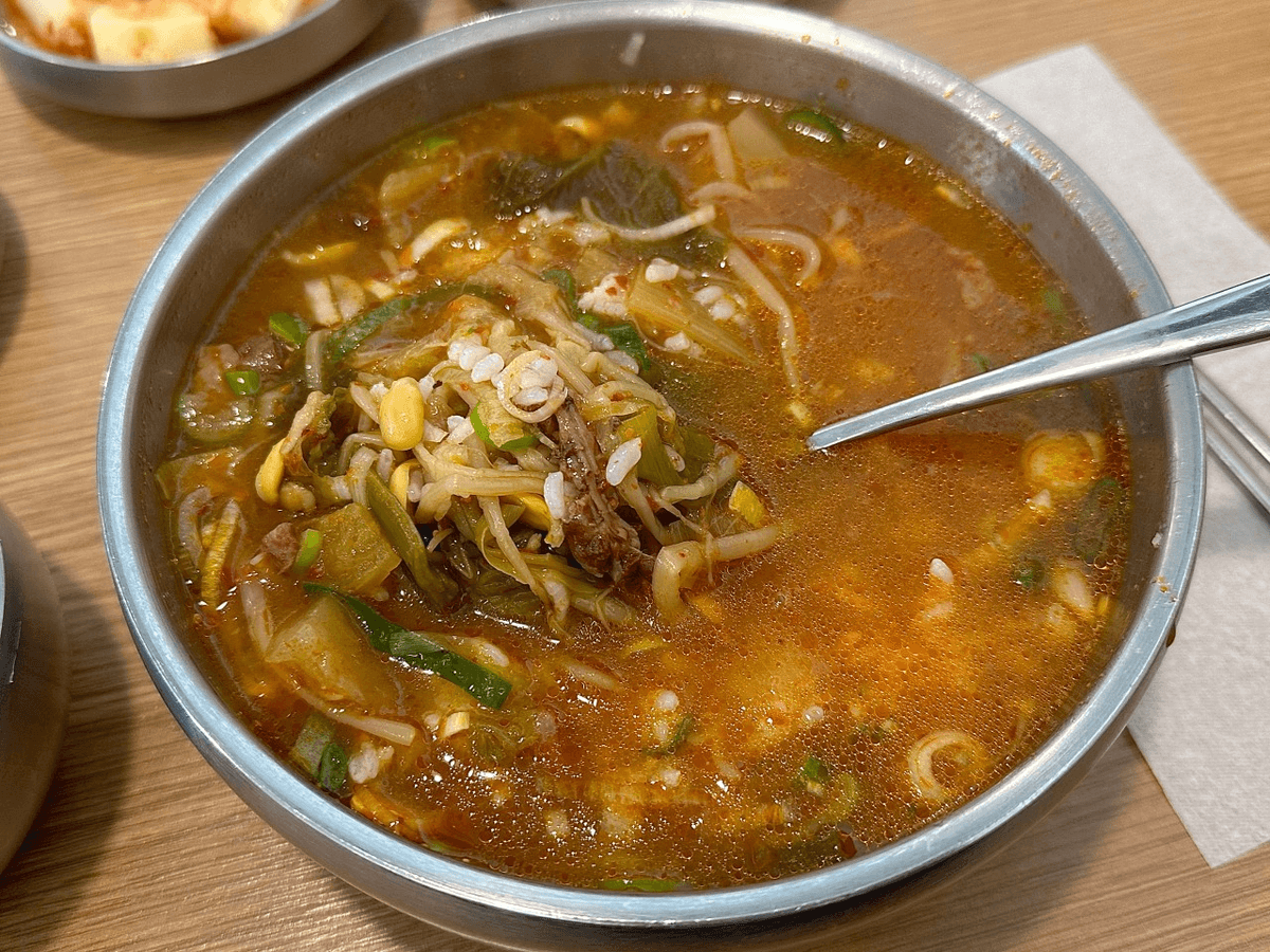 看板メニューの「韓牛クッパ」も安定の美味しいさ