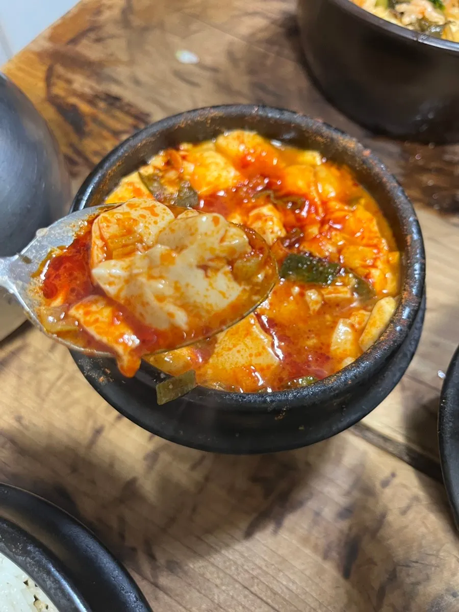 最大の魅力は「濃厚なチゲ」