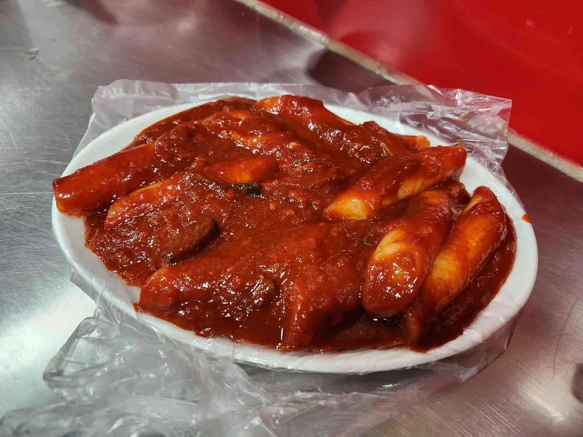 甘辛加減が絶妙!ニンニクの効いた「トッポギ」