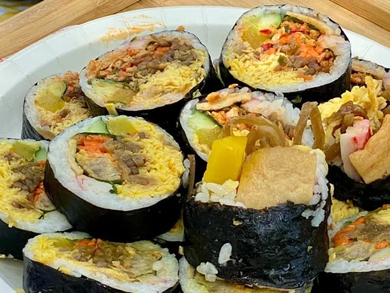 ご飯は少なめ、具材はたっぷり!