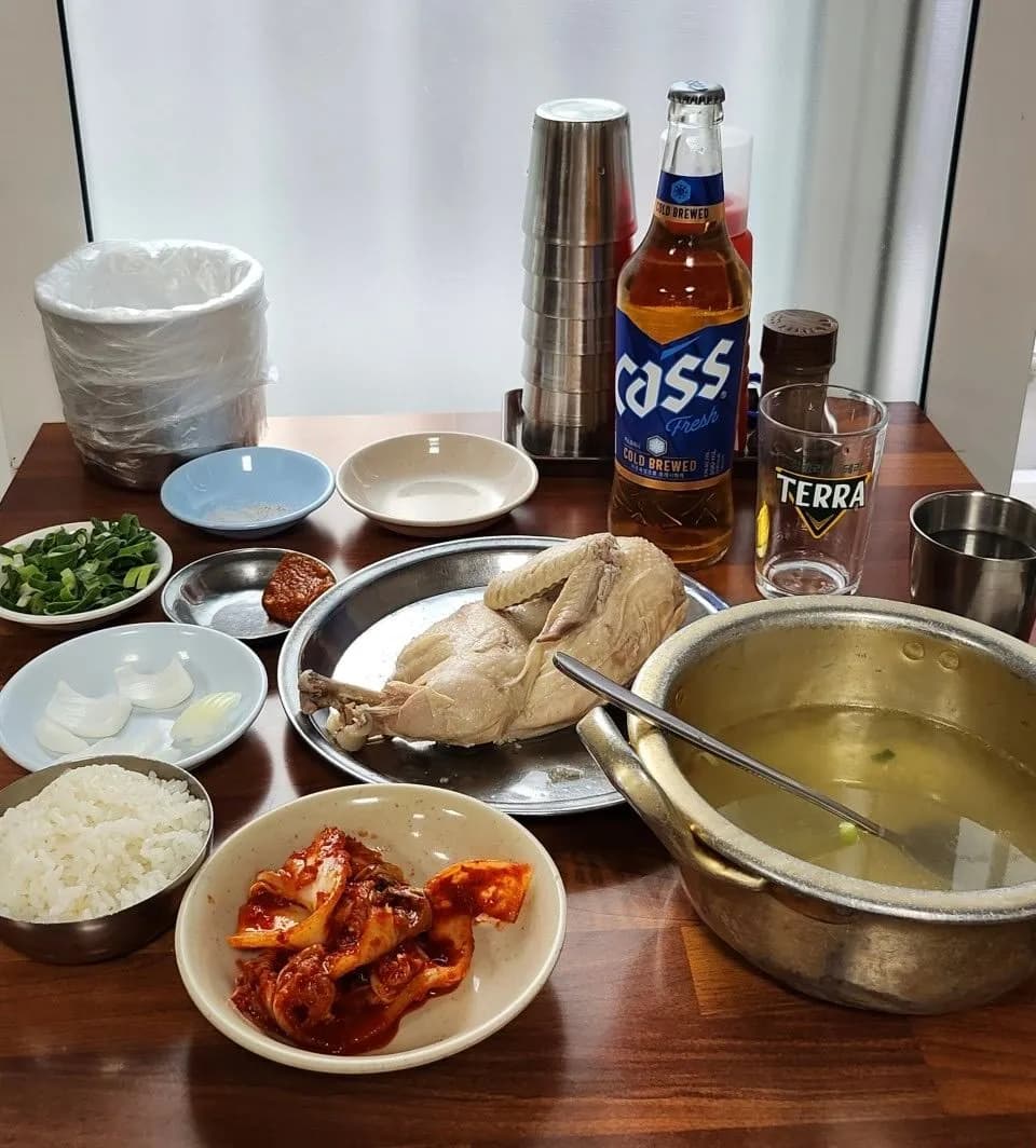 もう一つの名物「鶏の水炊き定食」