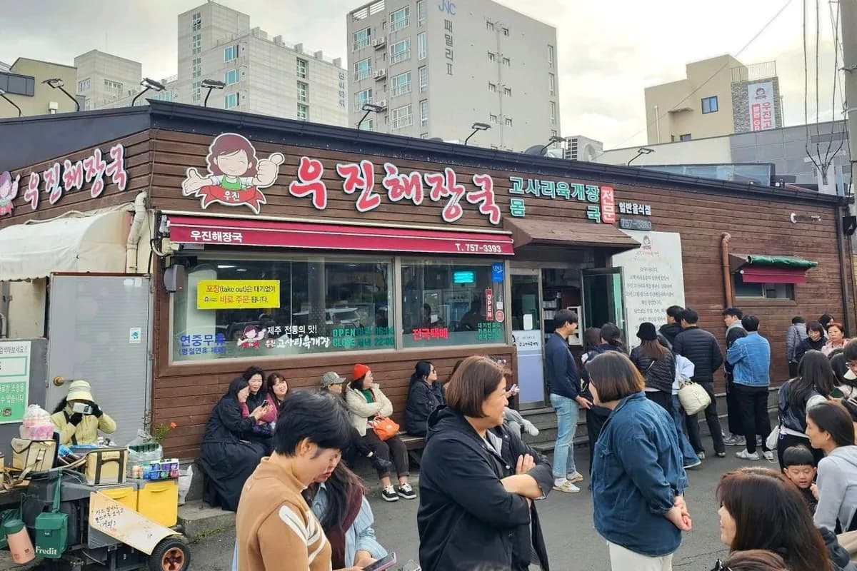 ウェイティング必須の人気店