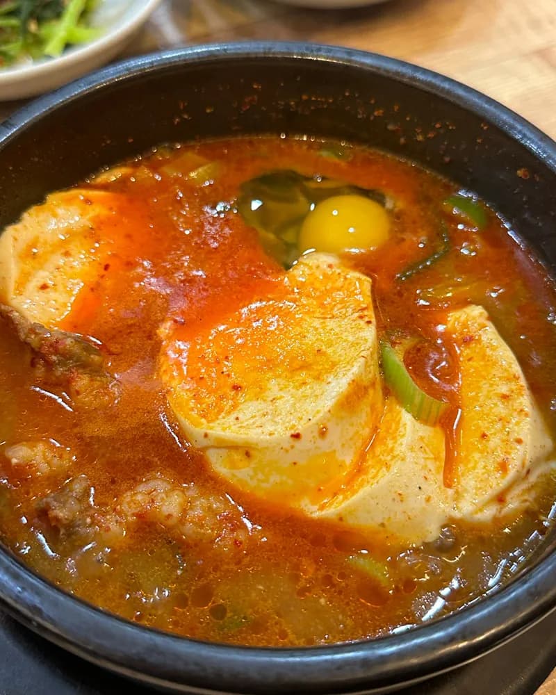 スンドゥブ (海鮮・牛肉・カキ・貝)