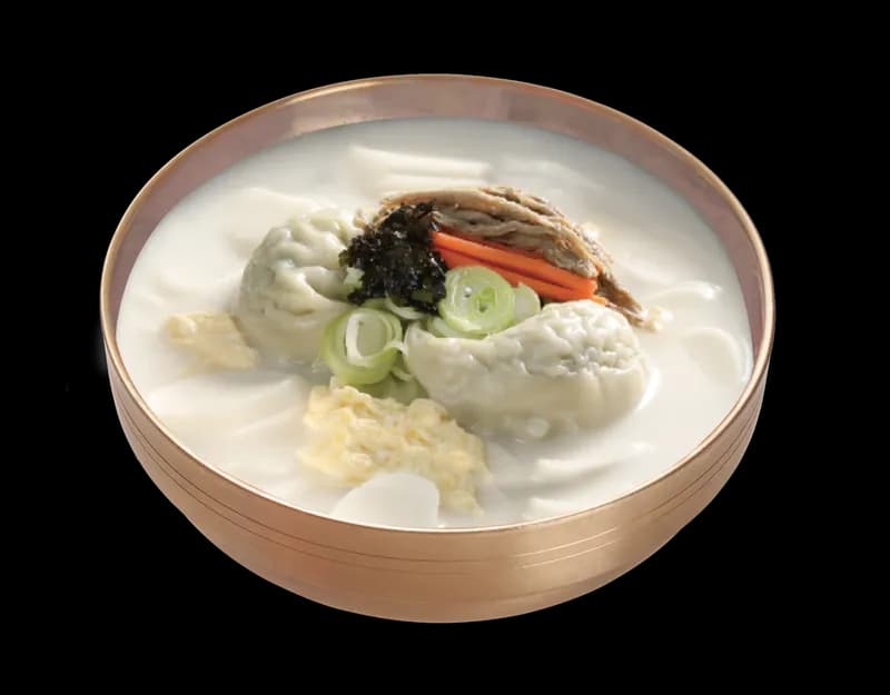 牛骨餅入り餃子スープ