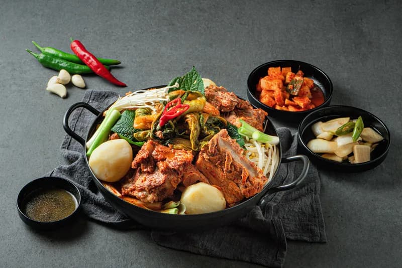 ピリ辛牛骨カムジャタン