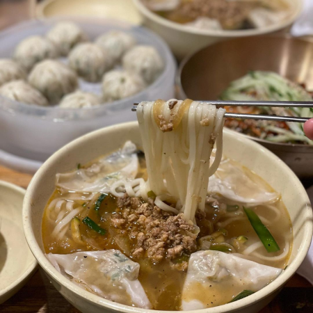 明洞のホテルにチェックイン&昼ごはん - 画像 1