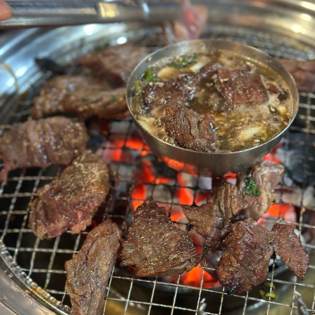 夕ごはんは、ドラム缶式焼肉屋さんで - 画像 1
