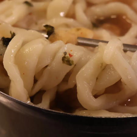 朝ごはんは南大門市場のカルグクス通りで! - 画像 1