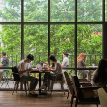 雰囲気抜群な都会のオアシスカフェ - 画像 2