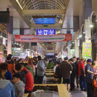 18:00 市場で食べ歩き 西帰浦毎日オルレ市場（서귀포매일올레시장） 이미지 1