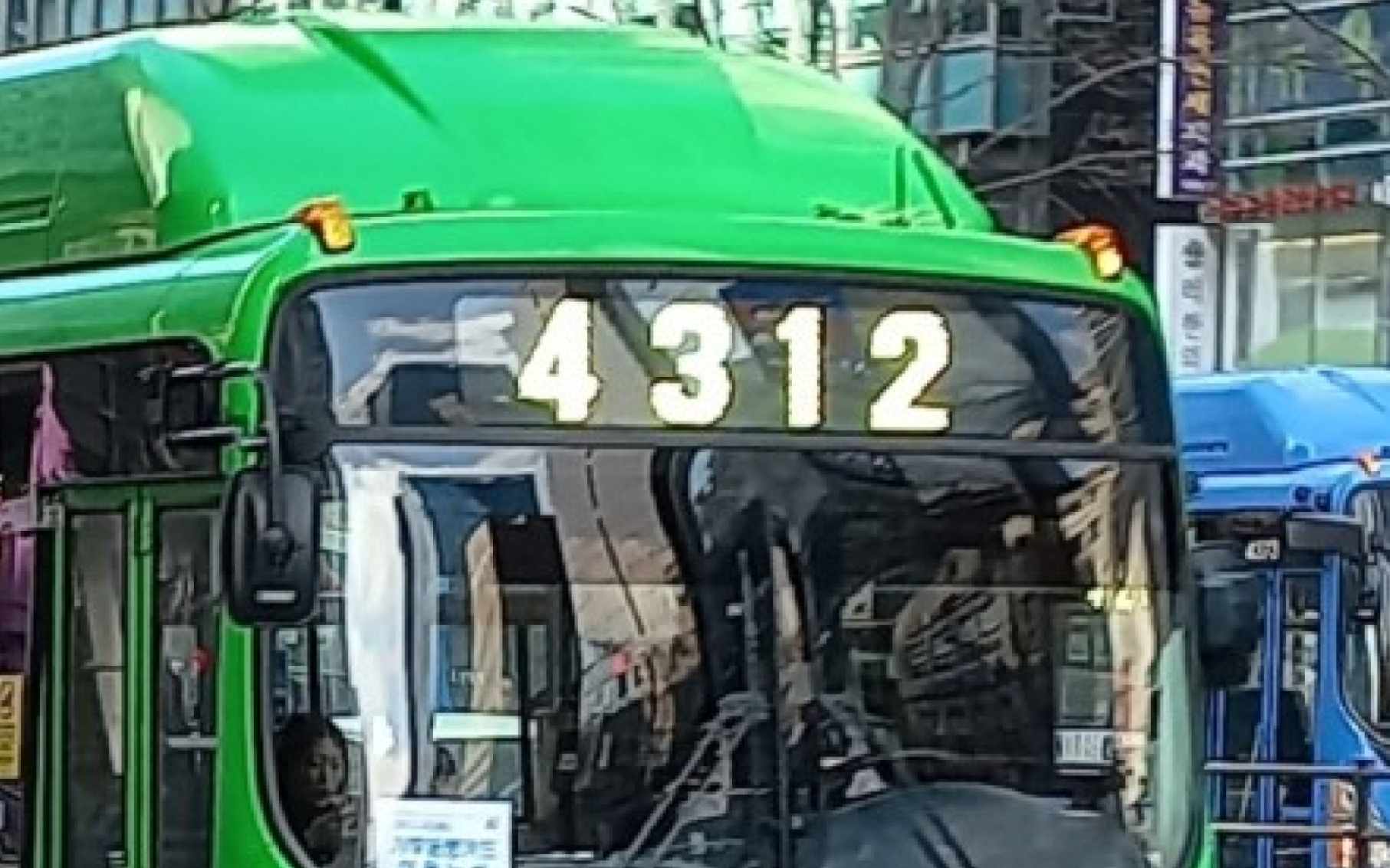 バスに乗車する